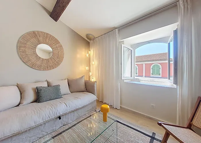 Nestor&jeeves - Beige Riviera - Standing Apartmán *